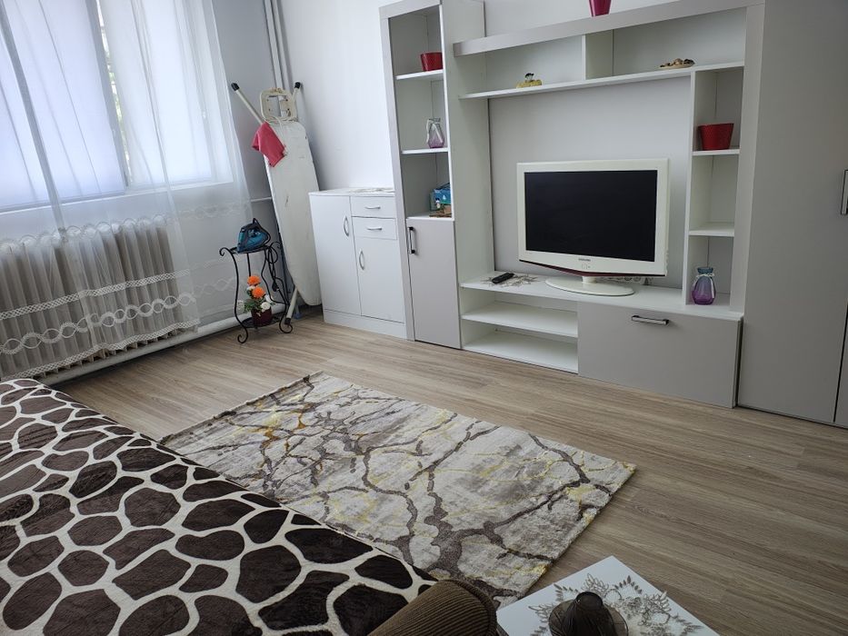 Inchiriere camera camin