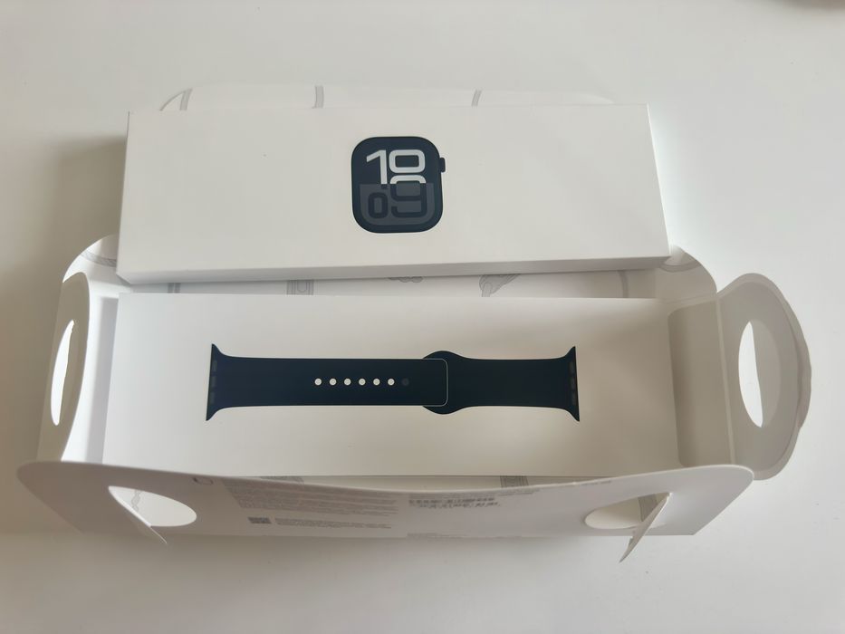 ПРОДАВАМ в гаранция Apple Watch S10 46mm Aluminium