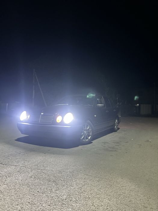 Мерседес 210  автомат