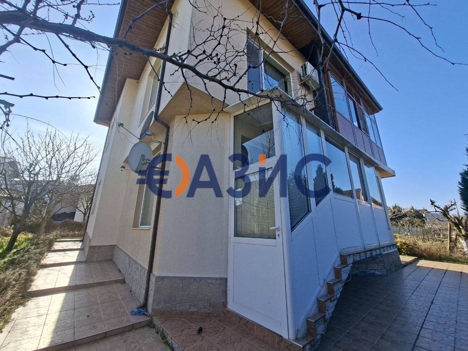 Къща 173 кв. м. на парцел 757 кв. м., в с. близнаци, Общ. Аврен,