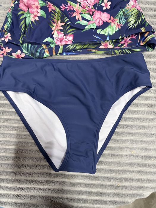 Costum de baie pentru femei, din doua piese. Multicolor.