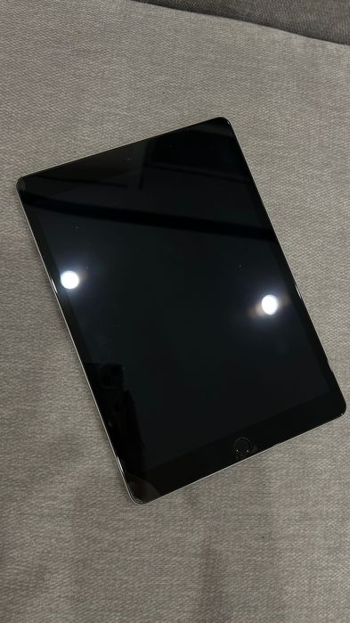 Продам Ipad (9-го поколения)
