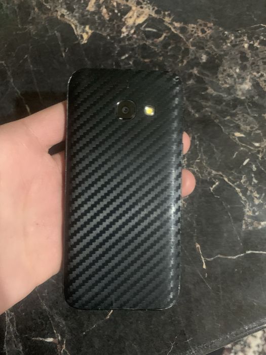 продается Samsung A3 2017 в хорошем состоянии