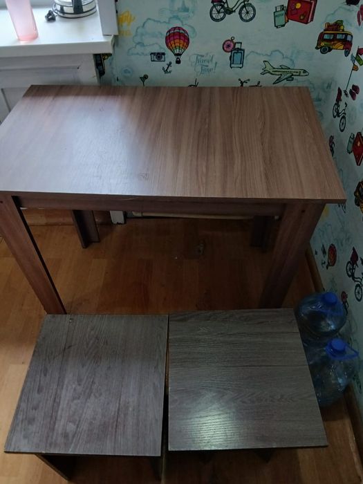 Продам стол и стулья