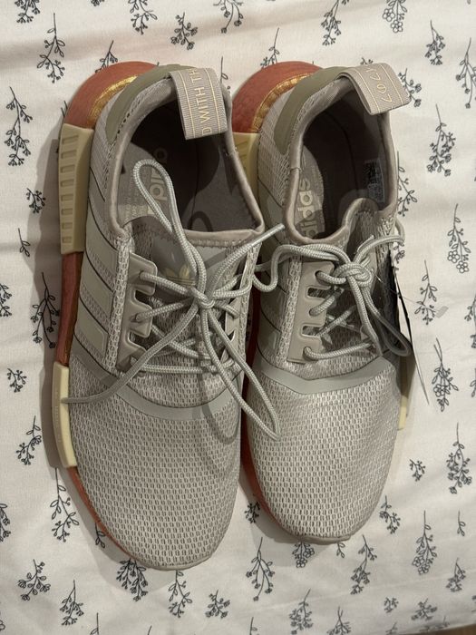 Кроссовки adidas новые