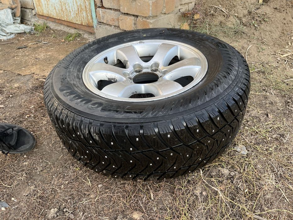 Продам зимние резины на дисках от прадо 120