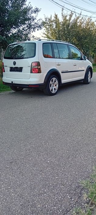 Vând  Vw Turan  cross  an 2009  ,7 locuri Facelift   crom