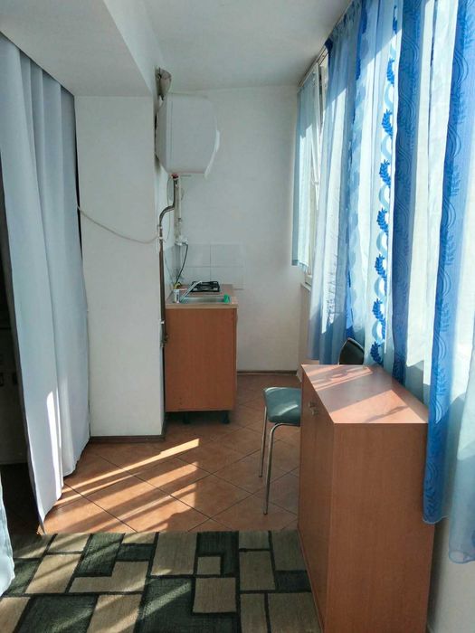 Inchiriez garsonierà in Bravov