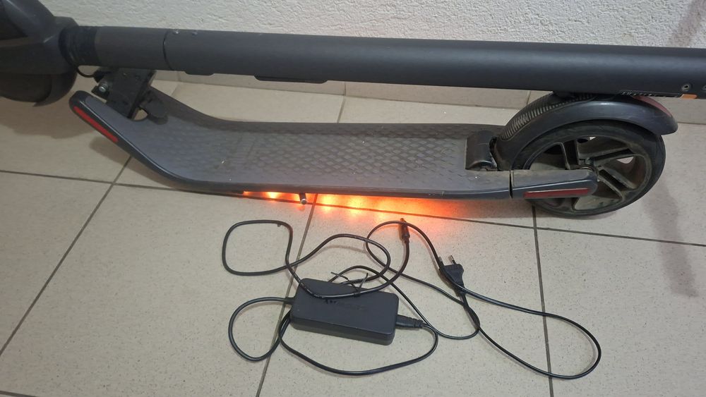 Trotineta Segway Ninebot ES2, defecta