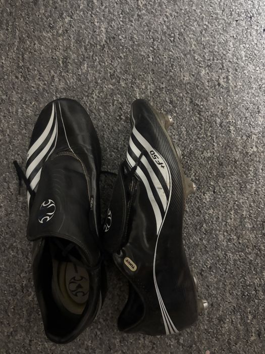 Vand ghete de fotbal F50 +