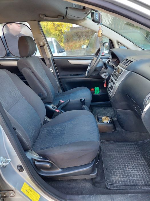 Тойота Авенсис Версо 2,0 D4D.Внесен от Италия преди седем години.