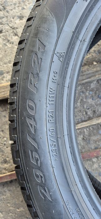 4 anvelope iarna Pirelli 295/40/21.Pretul este pe bucata.