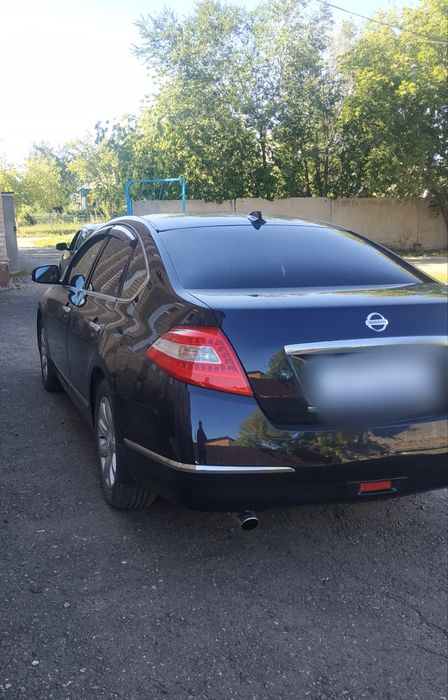 Продам Nissan Tana 2010