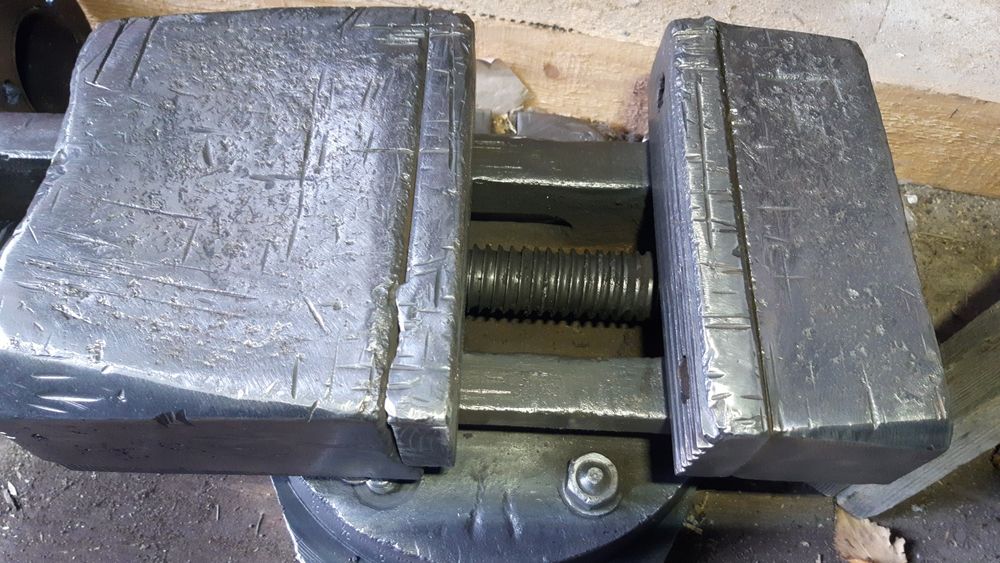 станочные тиски 200мм.