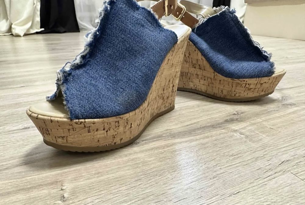 Босоножки женские