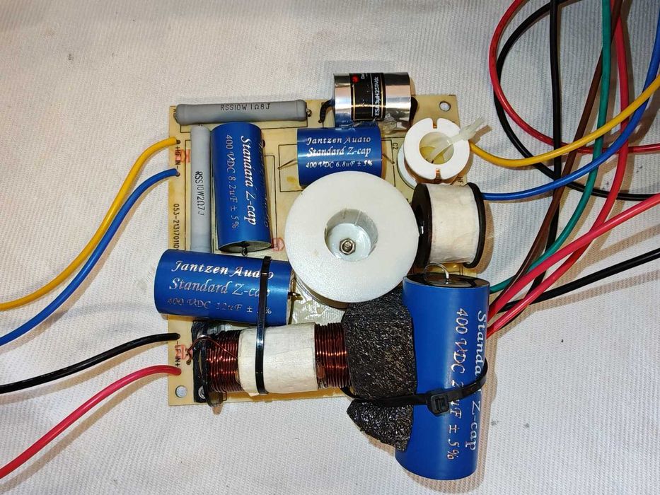 Vând Boxă centrală de excepție, tip Wharfedale Diamond 10.CM