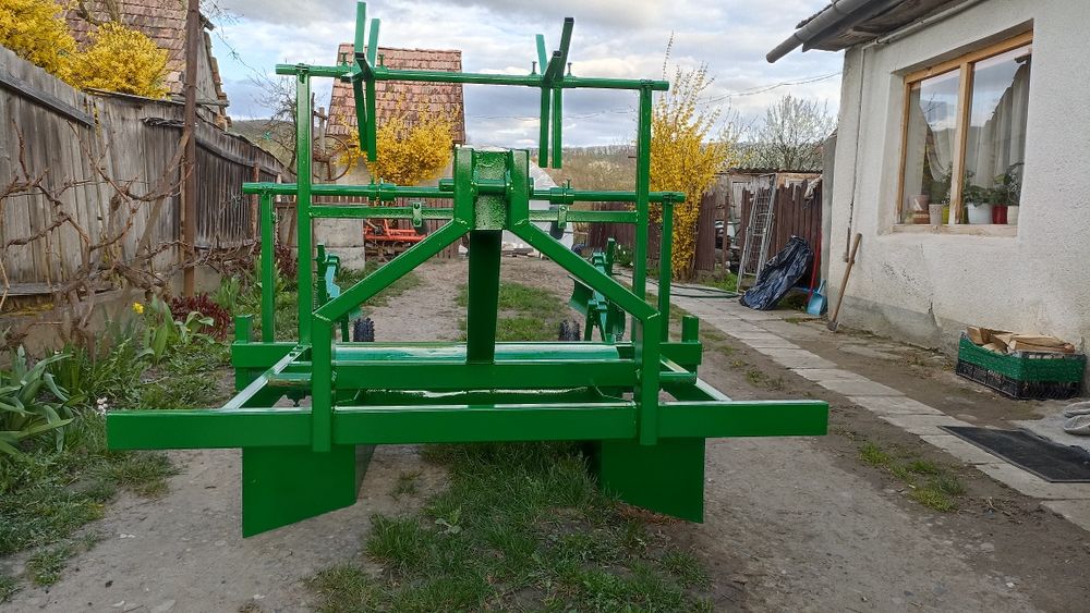 Masina de bilonat sí intins folie.