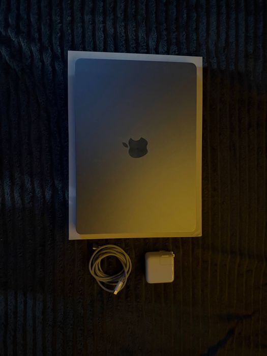 Продам MacBook air 13, 2025 чип M4