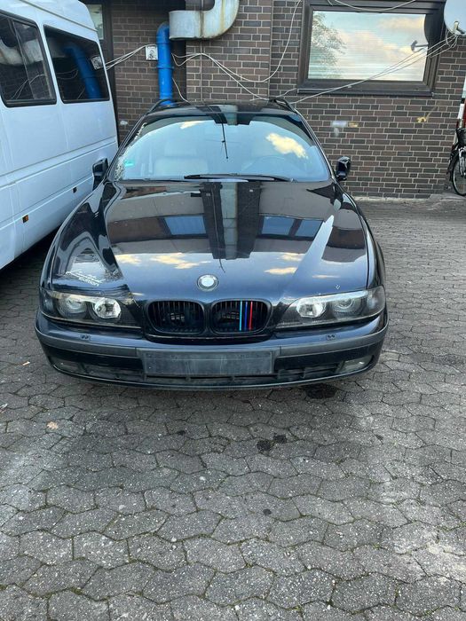 Автомобил BMW 530 М
