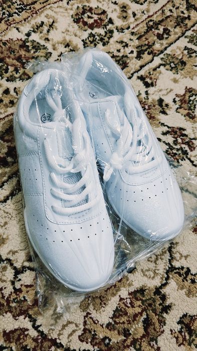 Продаю кроссовки