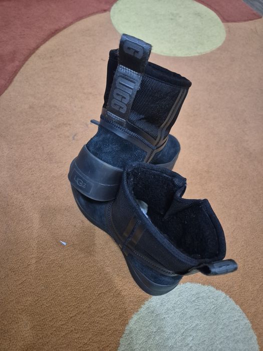 UGG originale purtate foarte putin