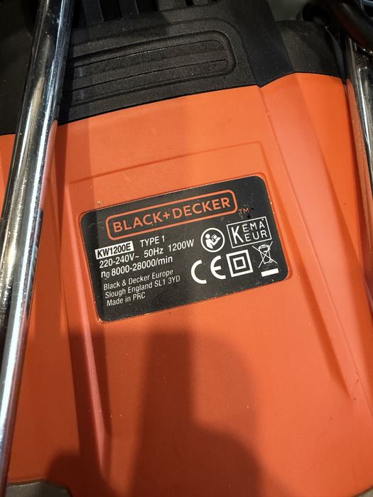 Vand masina de frezat Black & Decker KW1200E