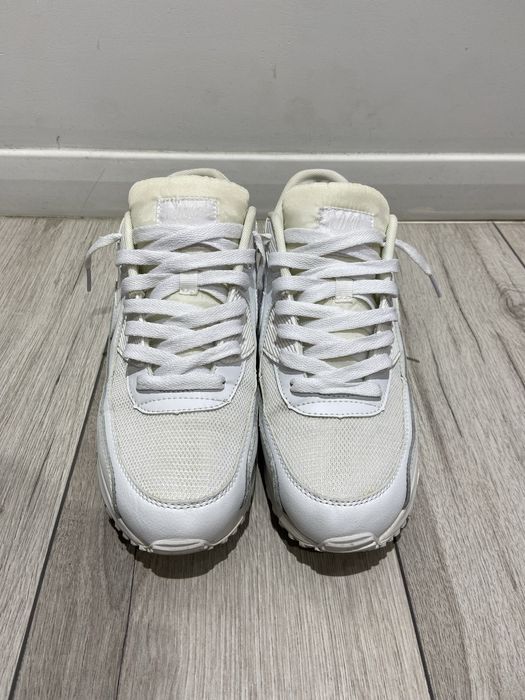 Продается кросовки  Air max 90 в отличном состояний……………………………………………..