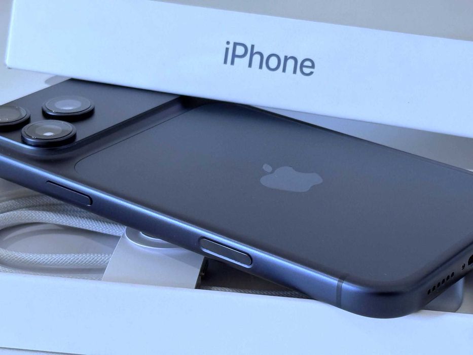 Бартер! 18м.Гаранция! Като НОВ! iPhone 17 Pro Max Deep Blue (Син) 100% Батерия.
