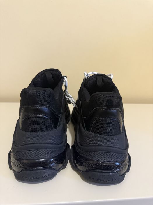balenciaga triple s
