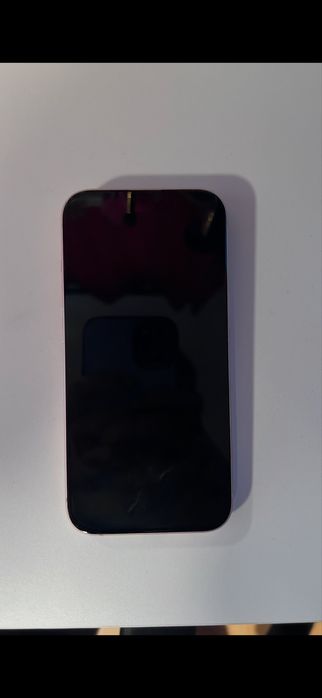 Vand iPhone 15 roz