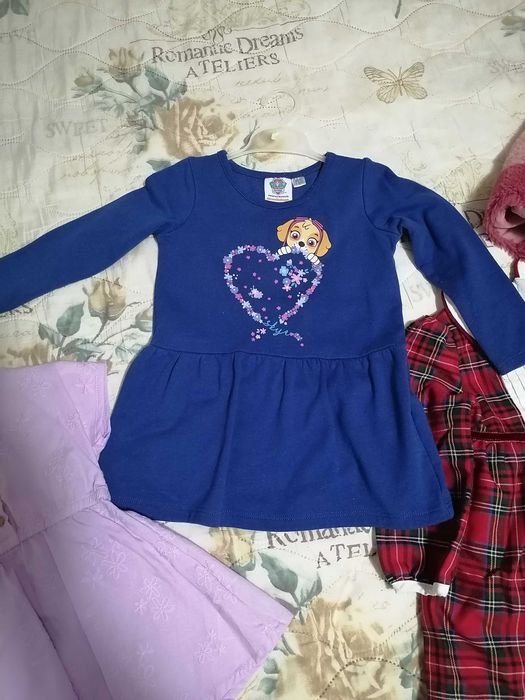 Продавам детски дрехи