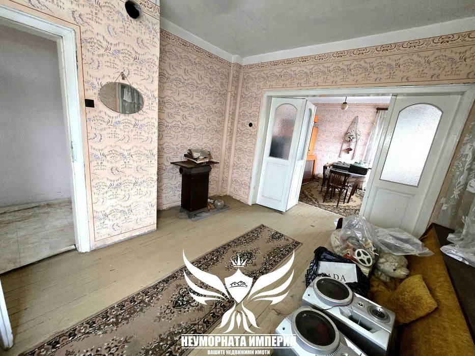 Продавам двуетажна къща с постройки 280РЗП с 900кв двор село Червен