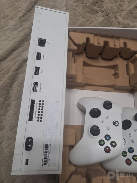 Xbox Series S 512Gb 2 джойстика