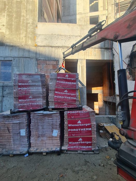 Transport marfa autoutilitara / camion cu macara