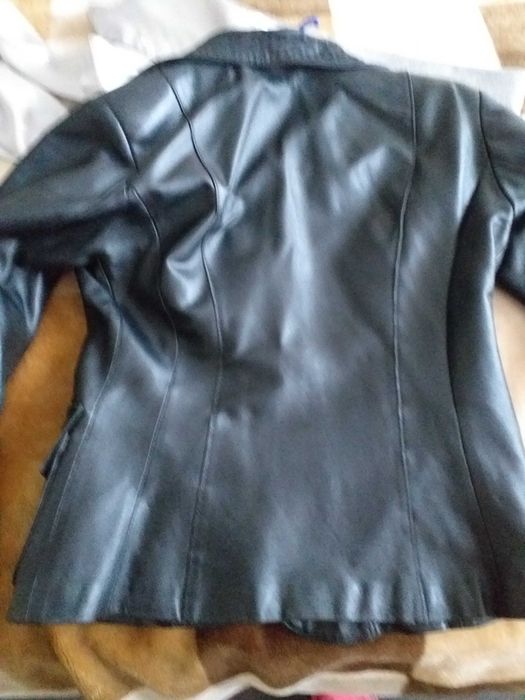 Geaca dama, din piele neagra, mar 42.