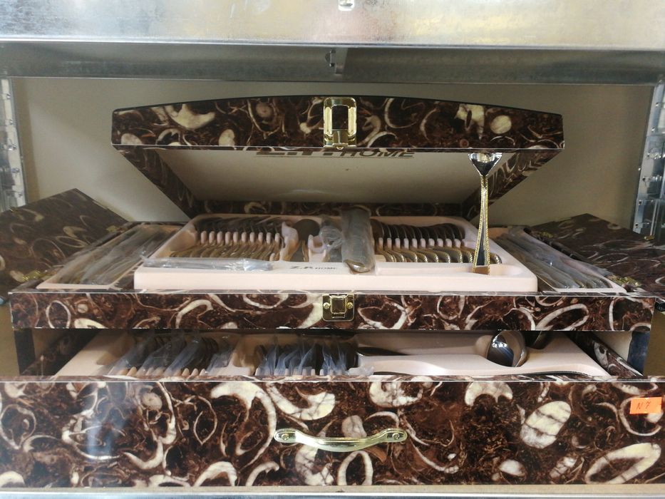 Комплект прибори за хранене