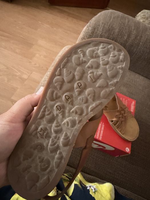 Продам летние сандалии pom dapi