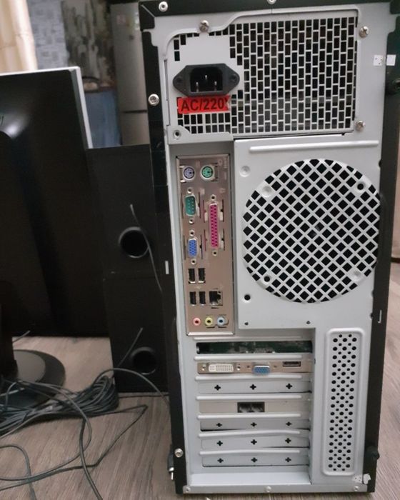 Стационарный настольный компьютер мощный отличного качества при работе