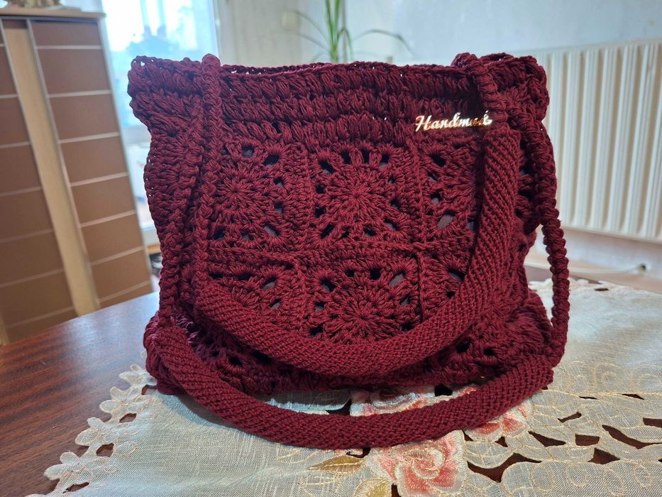 Дамска ръчно изплетена чанта