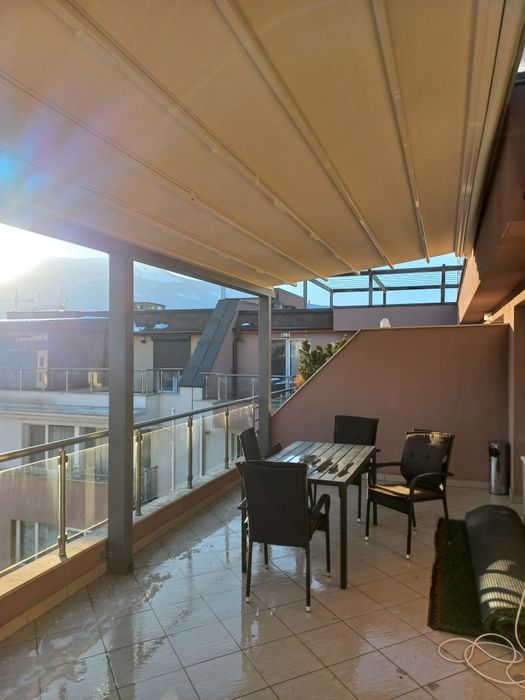 Отдавам тристаен апартамент до НСА УНСС,Зимният дворец