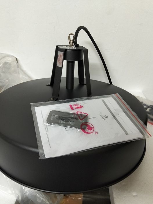 Încălzitor infraroșu montat pe tavan