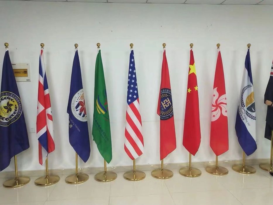 Флагштоки новые металлические