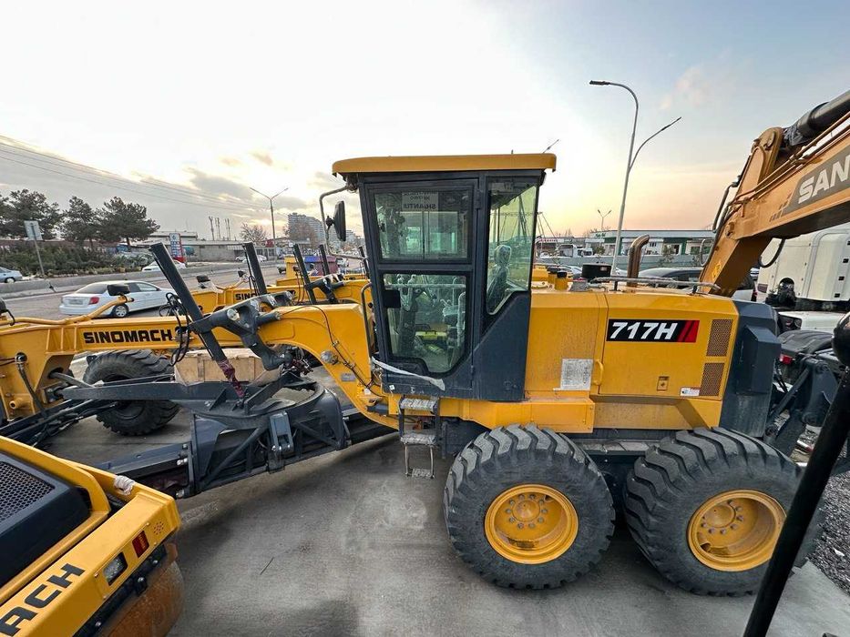 Грейдер "Sinomach 719Н" (by "Komatsu"),  190 от кучи