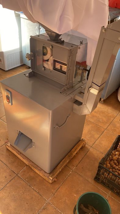 Aparat de decorticat semințe de cânepă, orez și boabe de cafea.