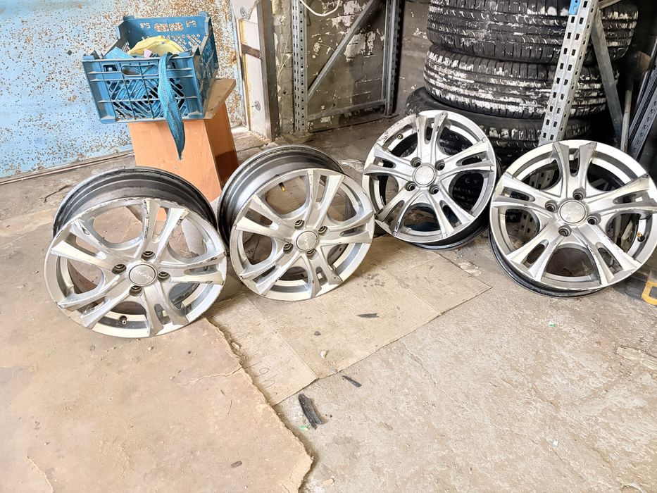 Диск на R14 на некия ваз пассат опел