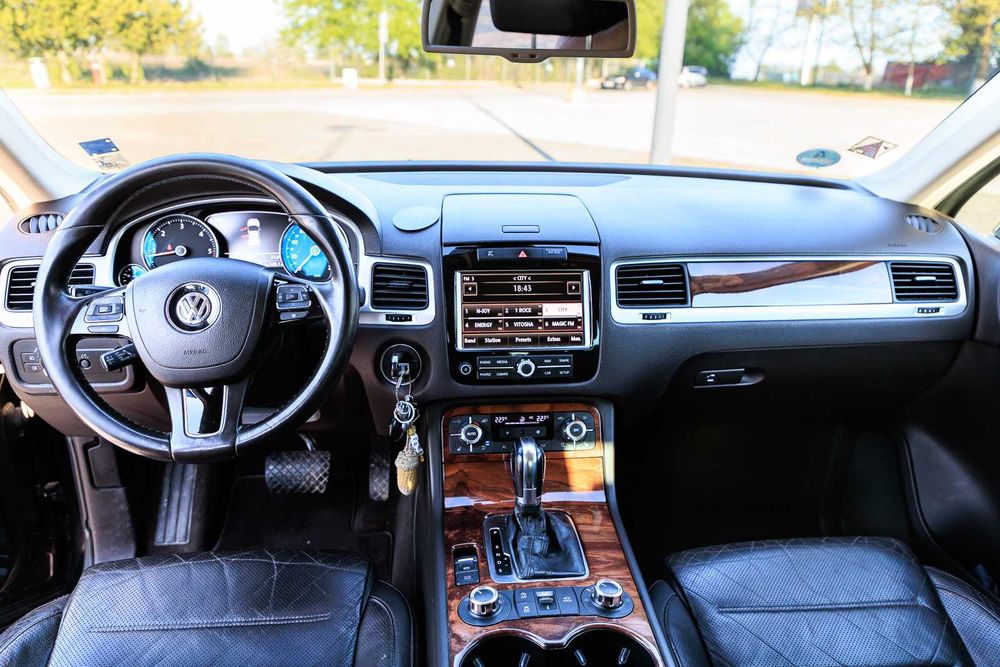 Фолксваген Туарег (VW Touareg ) дизел, 240 к.с. 2010 г. въздушно окачване ACC 360° камери