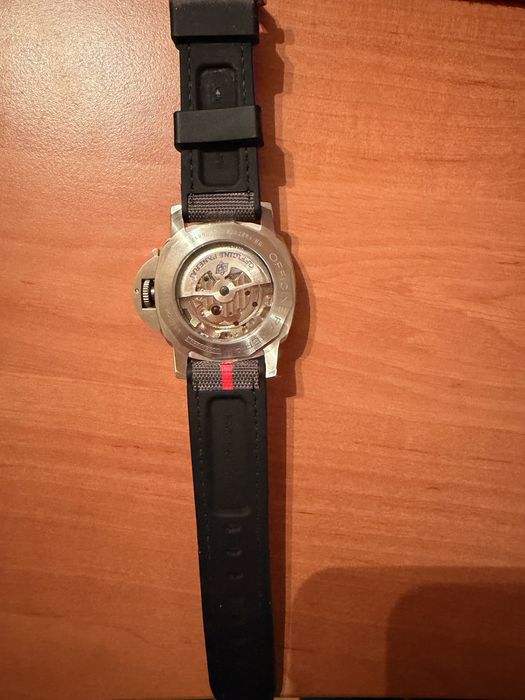 Продавам часовник Luminor Panerai