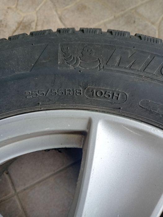 Vând jante de BMW x5 cu cauciucuri de iarnă 2015 255/55R18 M+S 2500 ron