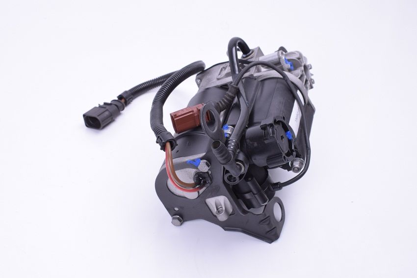 Audi A8 D3 02-09 оригинален компресор за въздушно окачване с гаранция