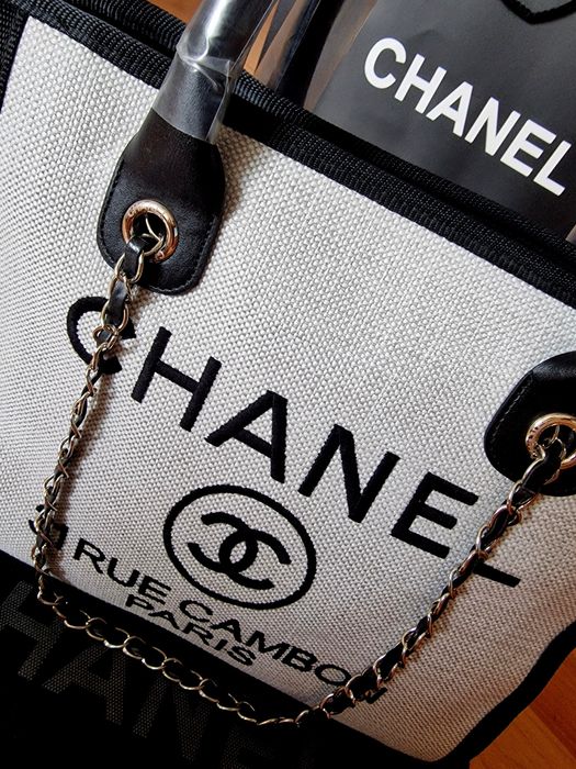 Geanta damă material textil, logo brodat, accesorii metalice argintii